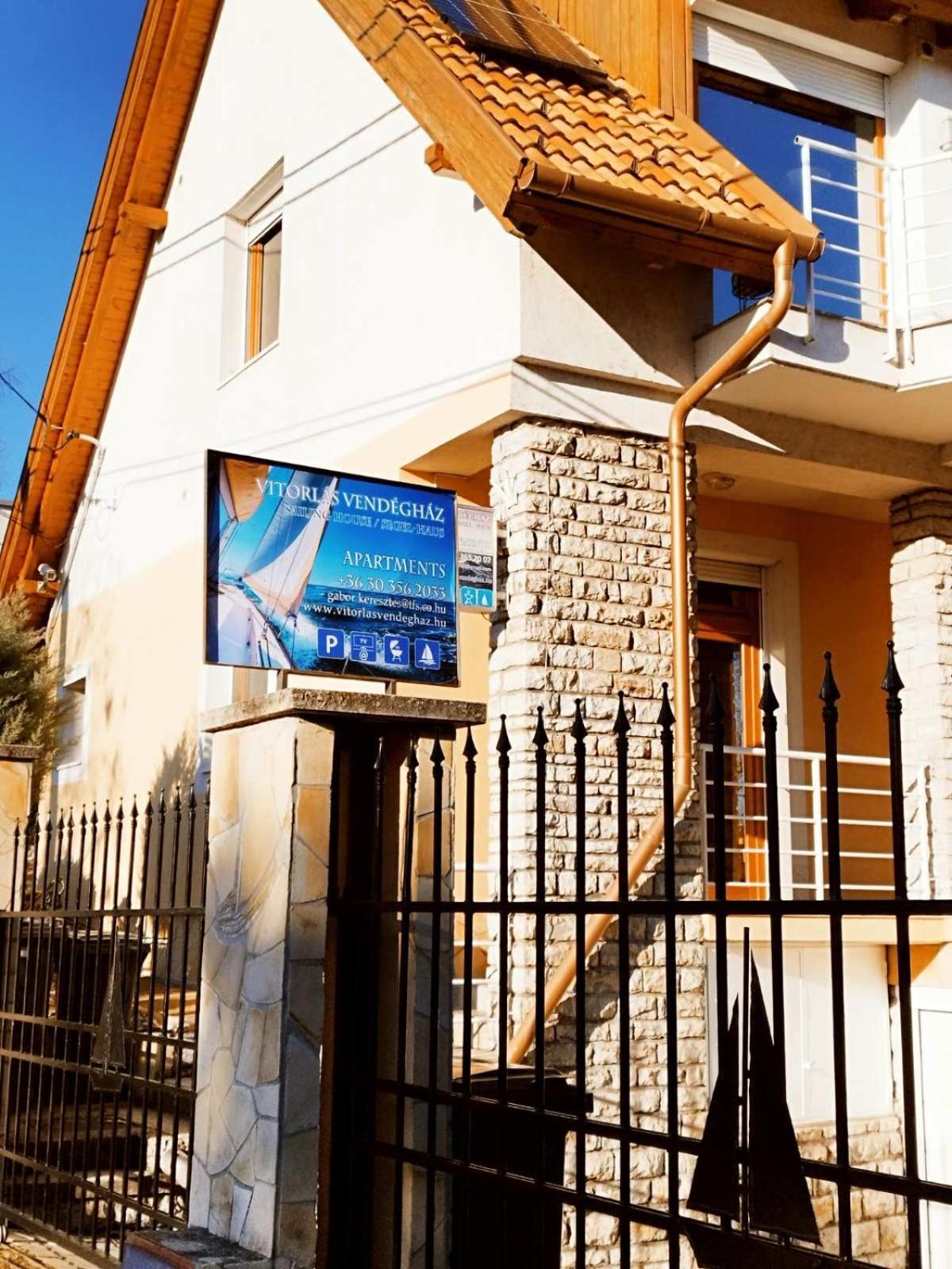 Apartman Vitorlas Vendeghaz 블로톤퓌레드 외부 사진
