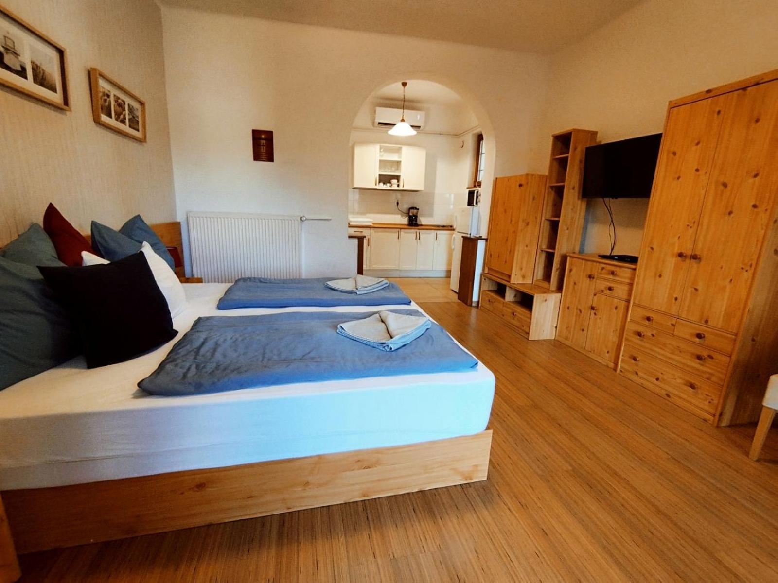 Apartman Vitorlas Vendeghaz 블로톤퓌레드 외부 사진
